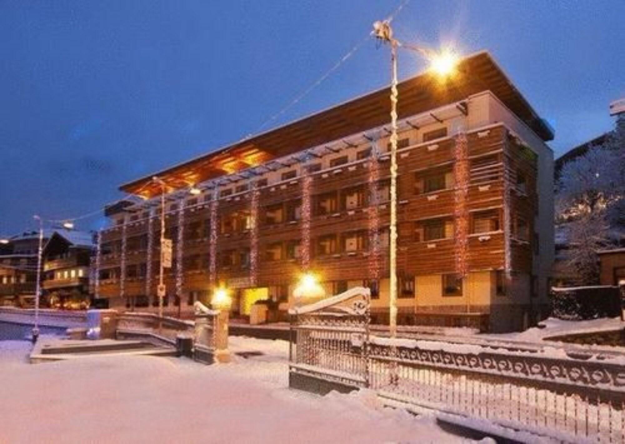 Radisson Residences Savoia Palace Cortina dʼAmpezzo Eksteriør billede