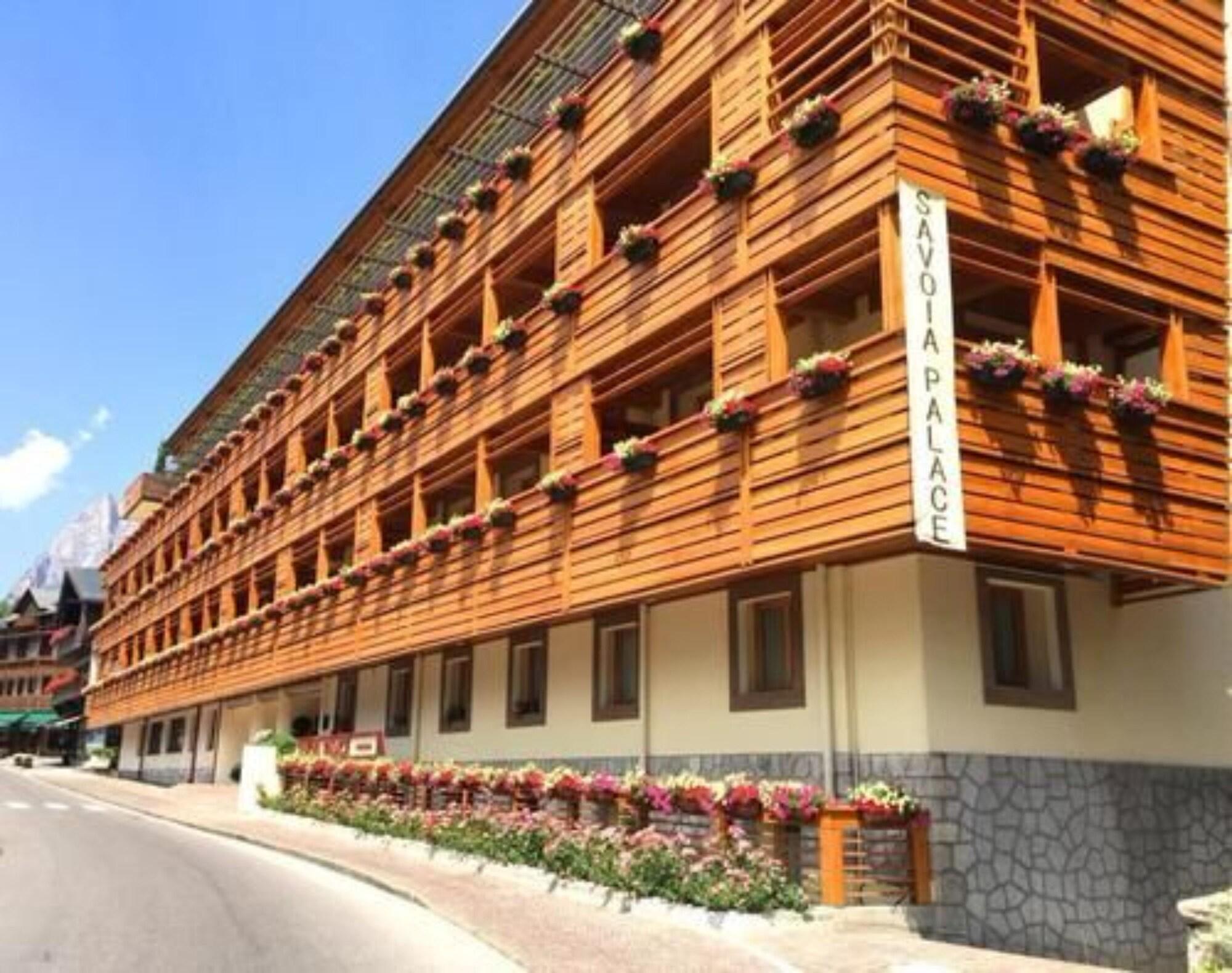 Radisson Residences Savoia Palace Cortina dʼAmpezzo Eksteriør billede